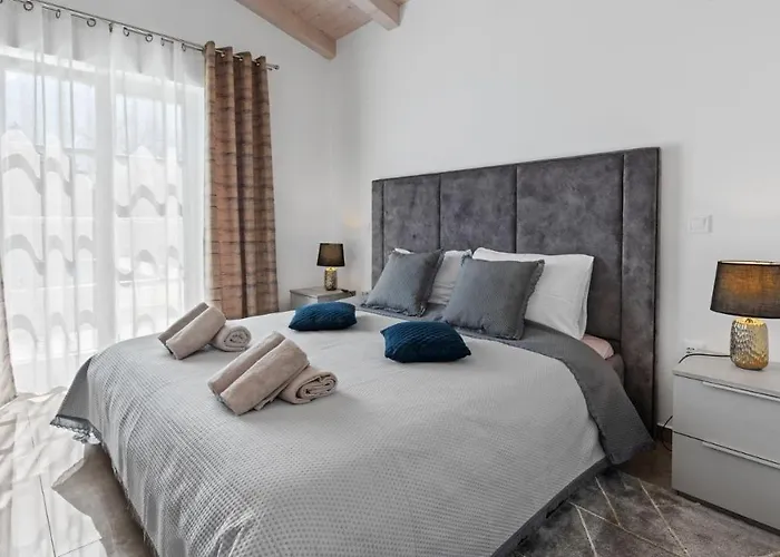 Guest house Iria Bella By 4*