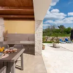 Гостевой дом Iria Bella By 4*