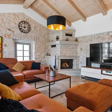 Iria Bella By 4*