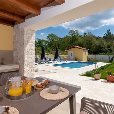 Iria Bella By 4*