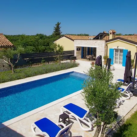 Iria Bella By 4*